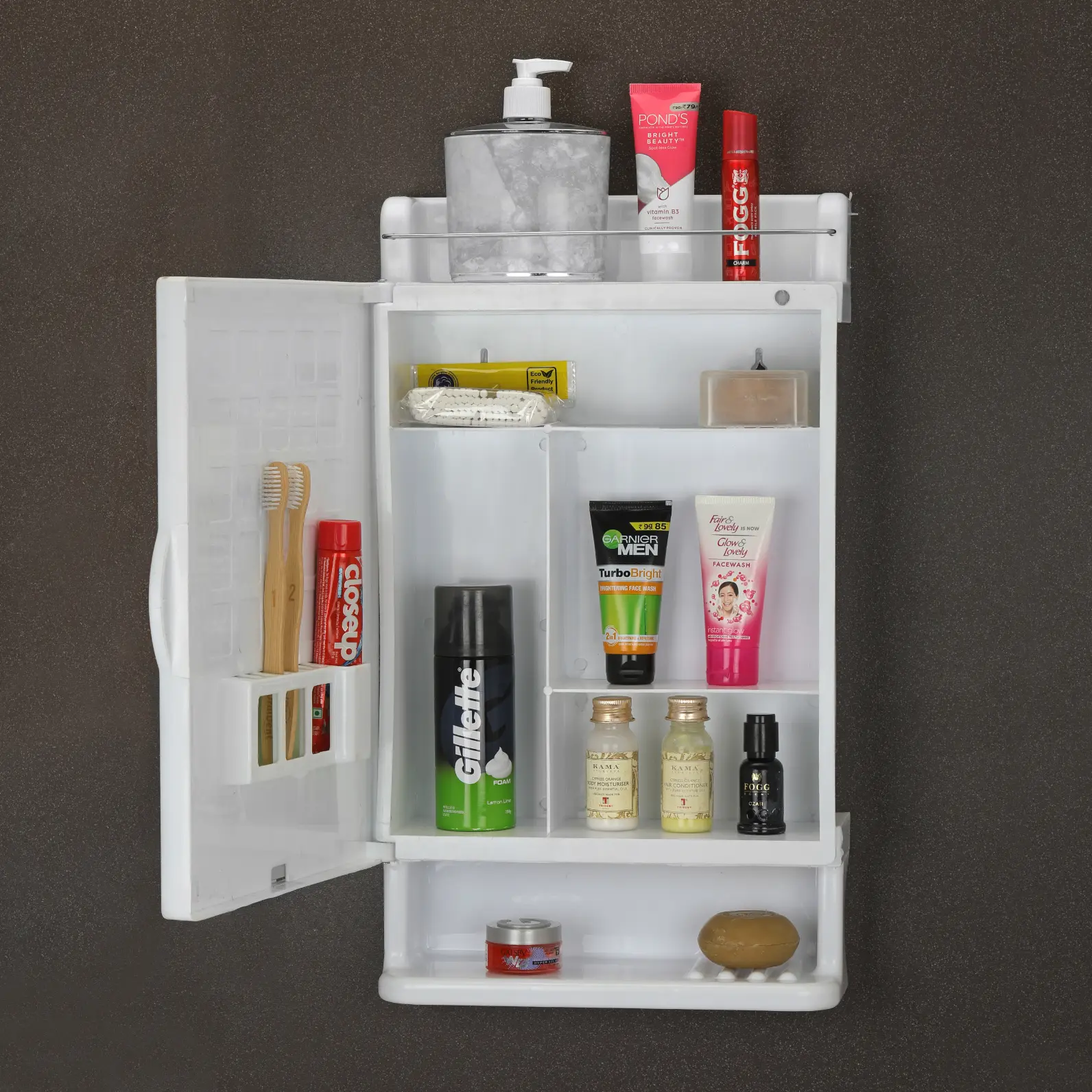 Side profile of the watch showing the crown guards and pushers for the chronograph functions